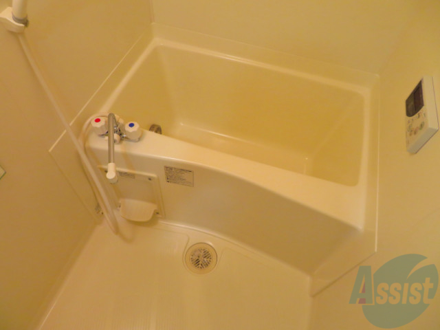 バス・シャワールーム　浴室には、追い炊き機能が設置されているので安心ですね