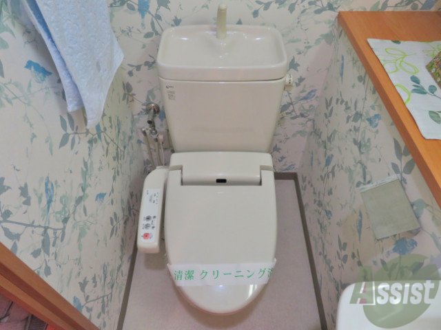 トイレ　トイレには、ウォシュレット機能が設置されているので便利ですね