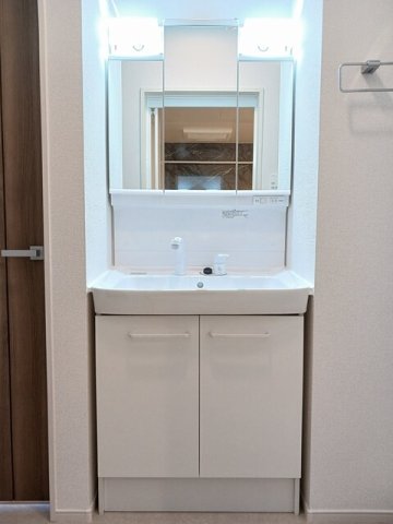 洗面設備　コンパクトで使いやすい洗面所