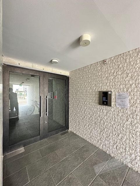 エントランス　オートロック付きで部外者シャットアウト♪