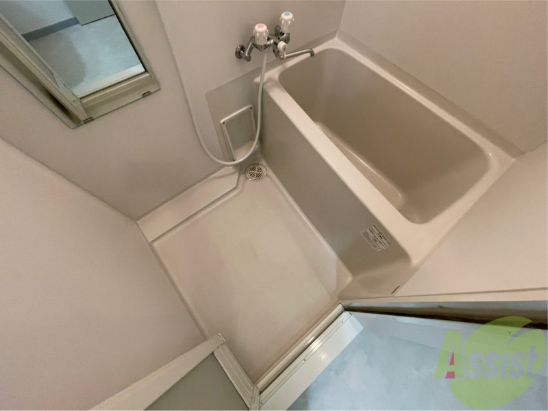 バス・シャワールーム　お風呂になります。一日の疲れを癒してくださいね。