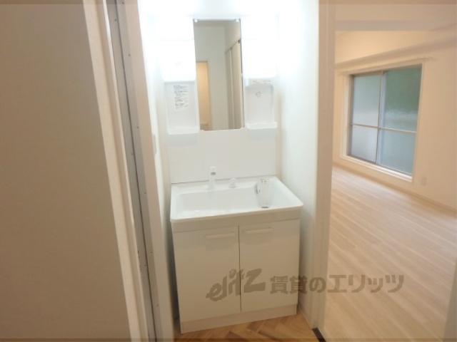 洗面設備　独立しており便利です