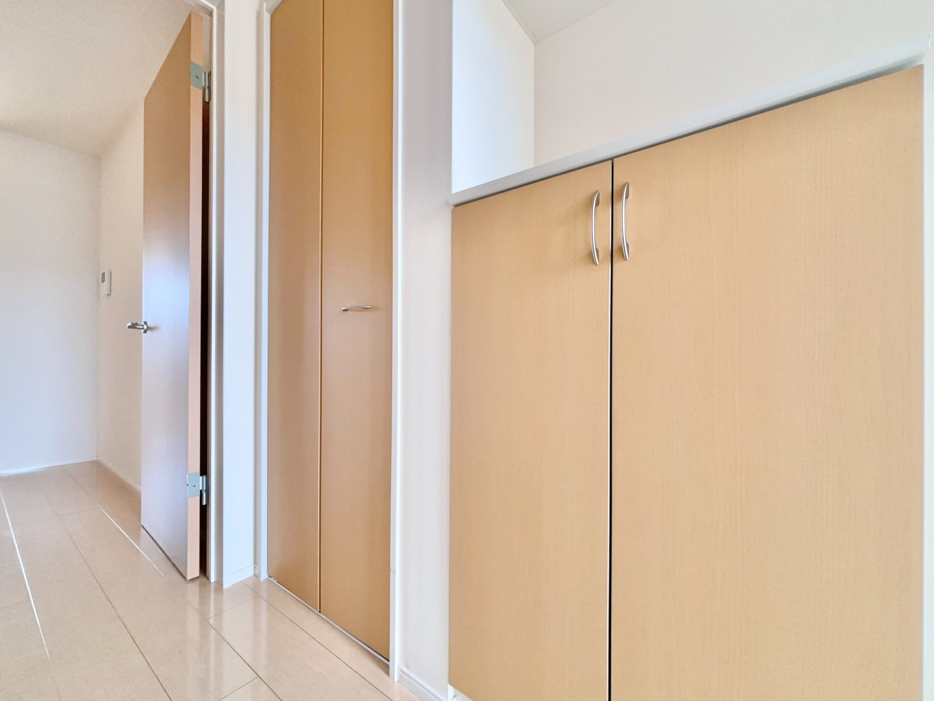 玄関　玄関部分・シューズボックス＆玄関収納あり♪明るい玄関です♪