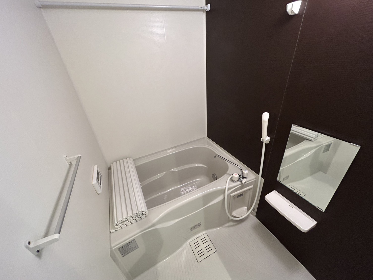 バス・シャワールーム　お風呂部分・追い焚き＆浴室乾燥機能付き♪