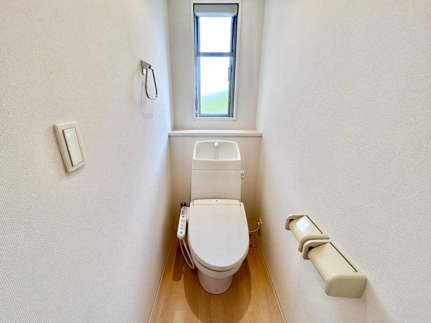 トイレ　トイレ部分・ウォシュレット付きで清潔感◎窓あり♪