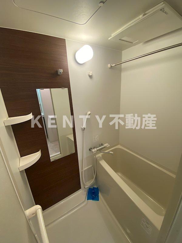 バス・シャワールーム　コンパクトで使いやすいお風呂です