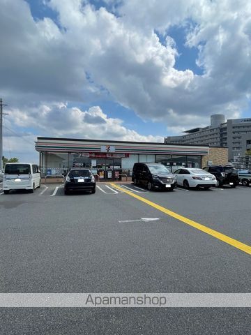 コンビニ　セブンイレブン（コンビニ）まで792m