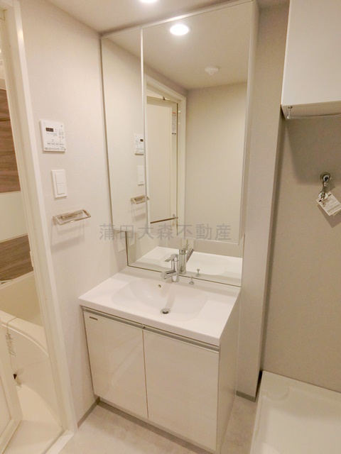 洗面設備　2面鏡の独立洗面台　洗面脱衣所