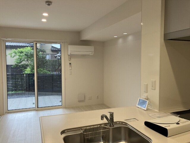 居室・リビング　リビング（別角度）