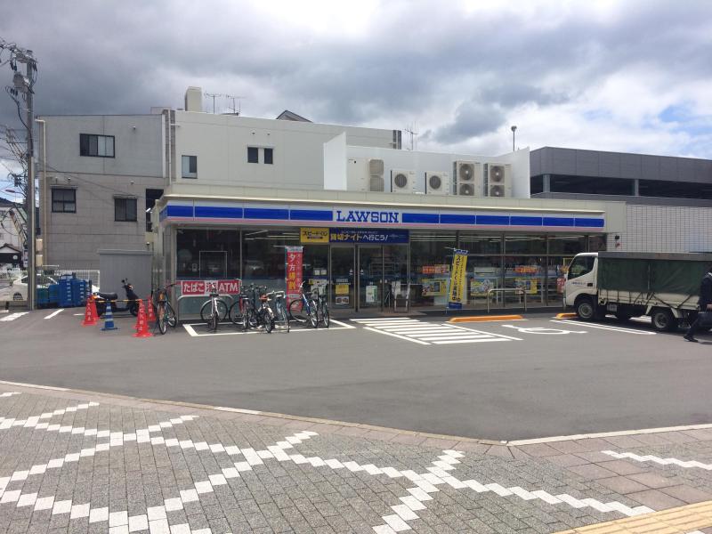コンビニ　ローソン東広島西条駅前店（コンビニ）まで220m