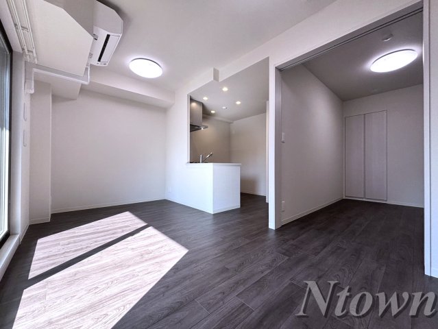 居室・リビング　こちらの居間で趣味の時間をお楽しみください