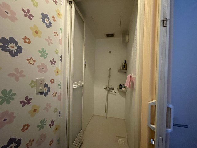 バス・シャワールーム　シャワールームは各階完備。