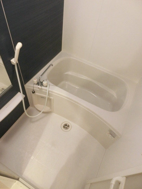 バス・シャワールーム　アクセントパネルがオシャレなバスルームです。