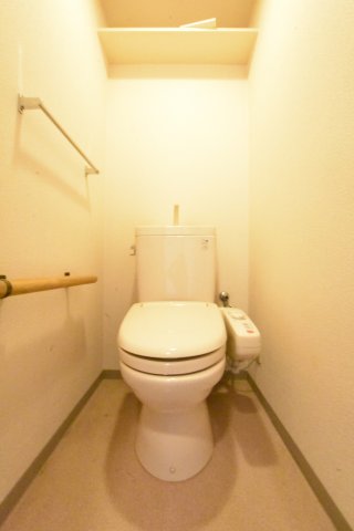 トイレ　別号室の写真です。ご参考までに