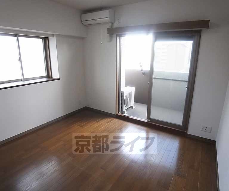 居室・リビング　明るく開放感のあるお部屋です。