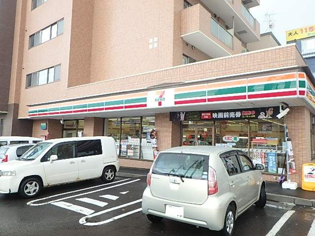 コンビニ　セブンイレブン（コンビニ）まで392m