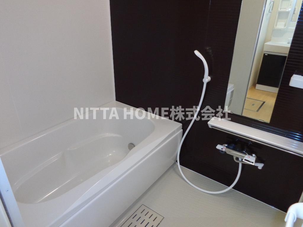 バス・シャワールーム　追い焚きや浴室乾燥などの設備がついています★