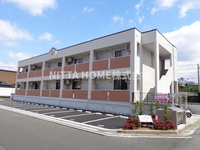 建物外観　駐車場無料◎駅が徒歩近くて周辺環境も良好です☆彡