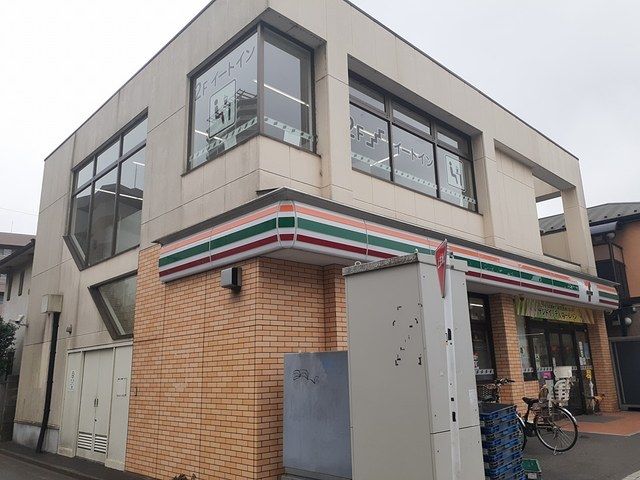 コンビニ　セブンイレブン（コンビニ）まで262m