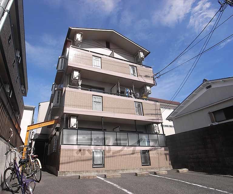 建物外観　３階建てのマンションです。