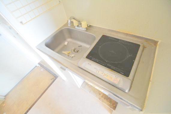 キッチン　お掃除しやすいＩＨクッキングヒーターです。