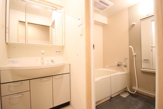 バス・シャワールーム　※別室の参考写真の為、現況優先です。