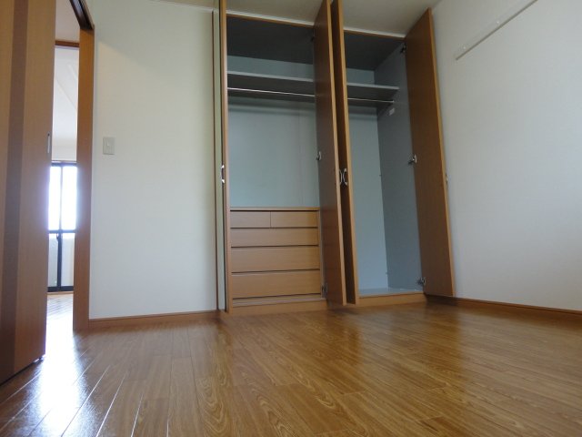 収納　洋室(収納家具付き)