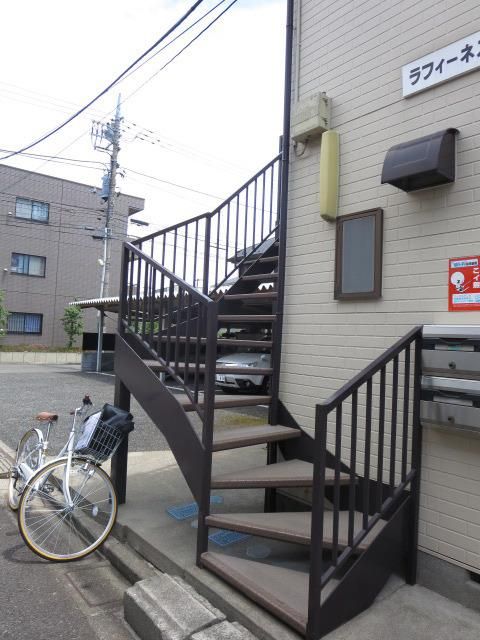 エントランス　★階段を上がると２階へ★