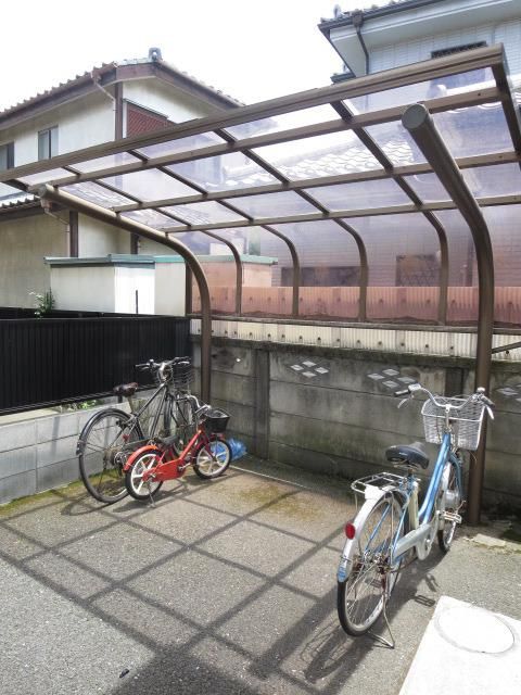 その他共有部分　★屋根付きなので雨が降っても安心ですね★