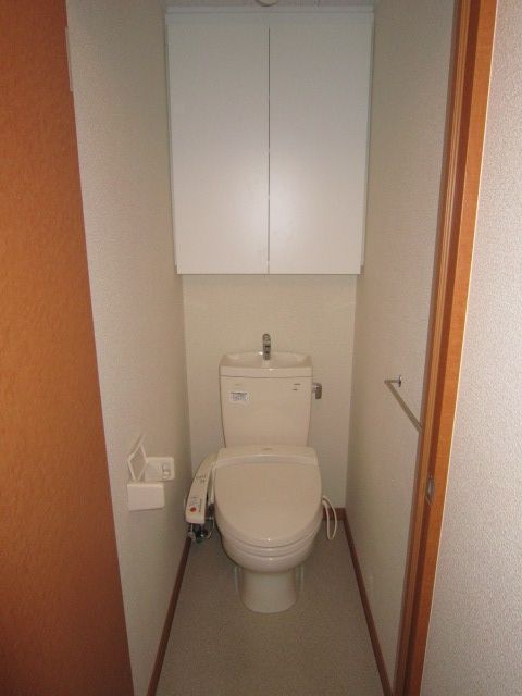 トイレ　温水洗浄便座有／収納BOX有