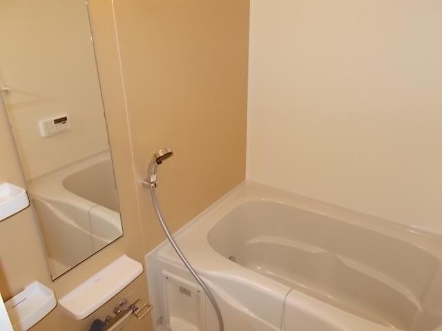 バス・シャワールーム　コンパクトで使いやすいお風呂です