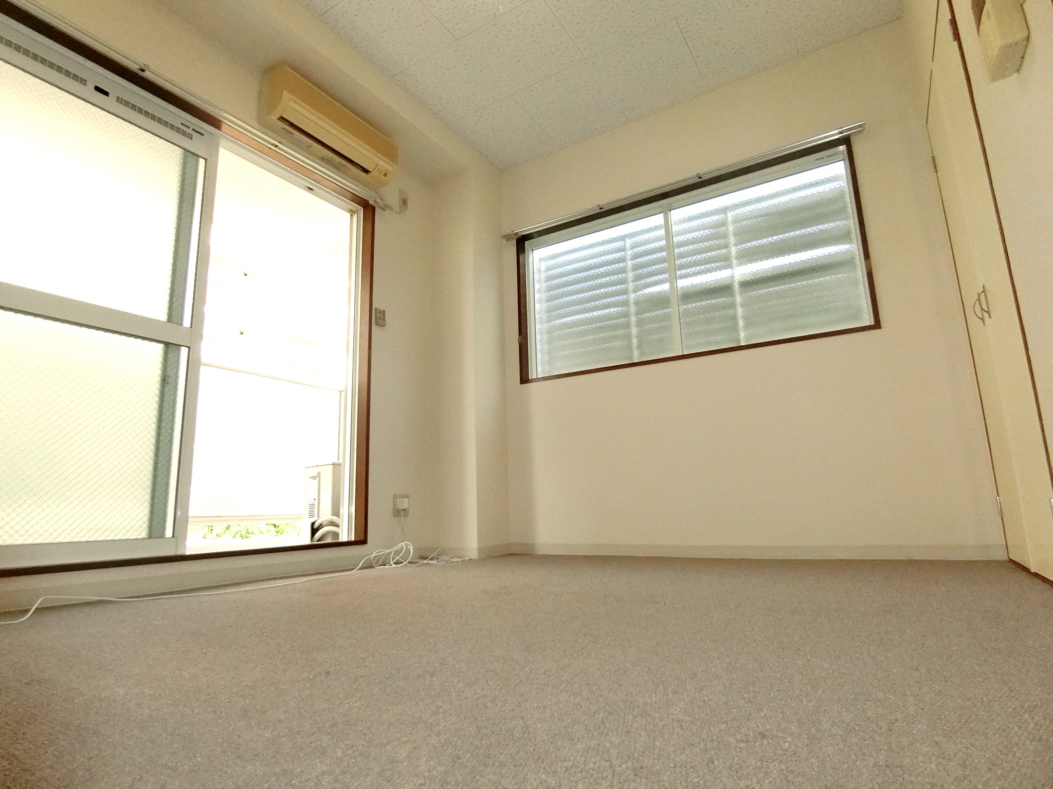 居室・リビング　エアコン・クローゼツト・照明を完備です☆