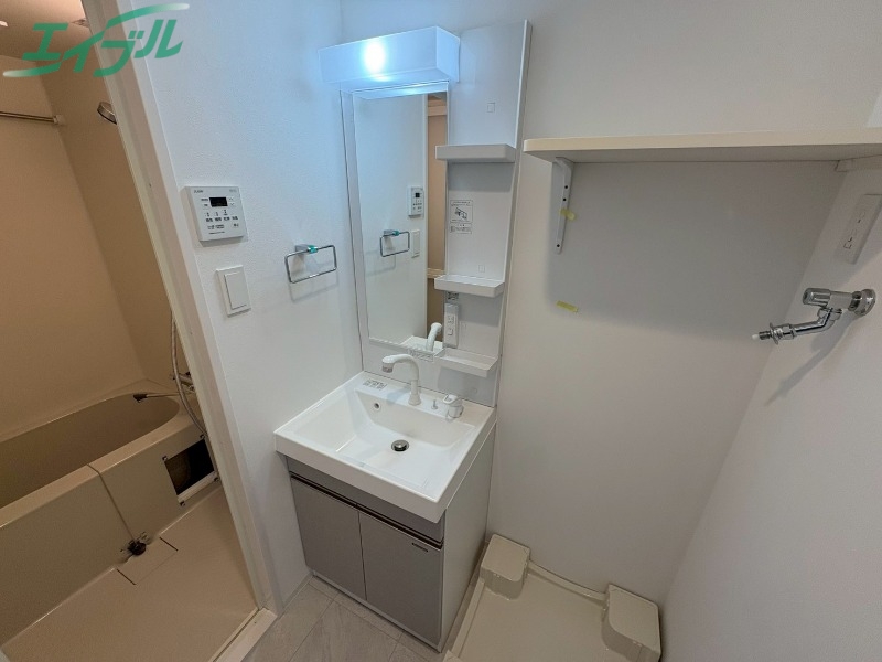 洗面設備　別部屋同型タイプです。