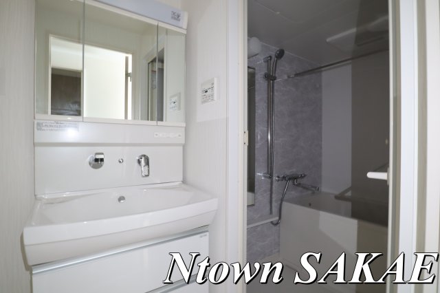 洗面設備　スペースが確保できる洗面所です