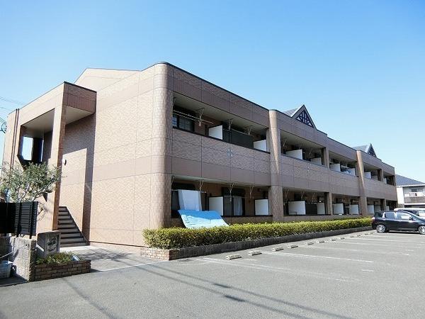 建物外観　免震構造！