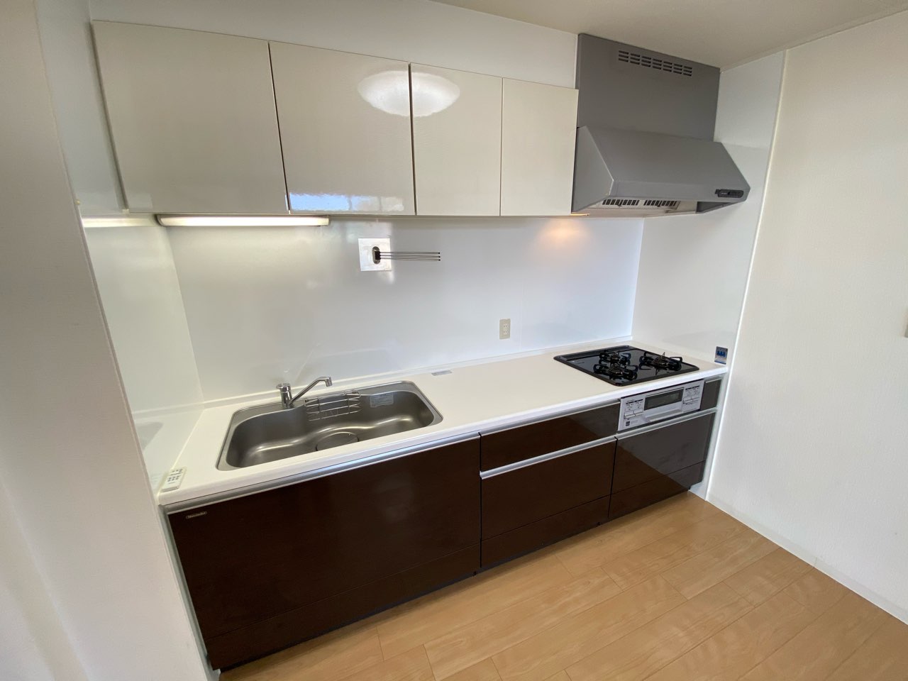 キッチン　3口ガスコンロ付で機能的なキッチンです！