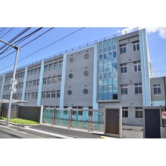中学校　川口市立幸並中学校（中学校）まで735m