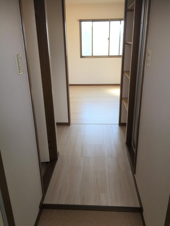 その他部屋・スペース　玄関より