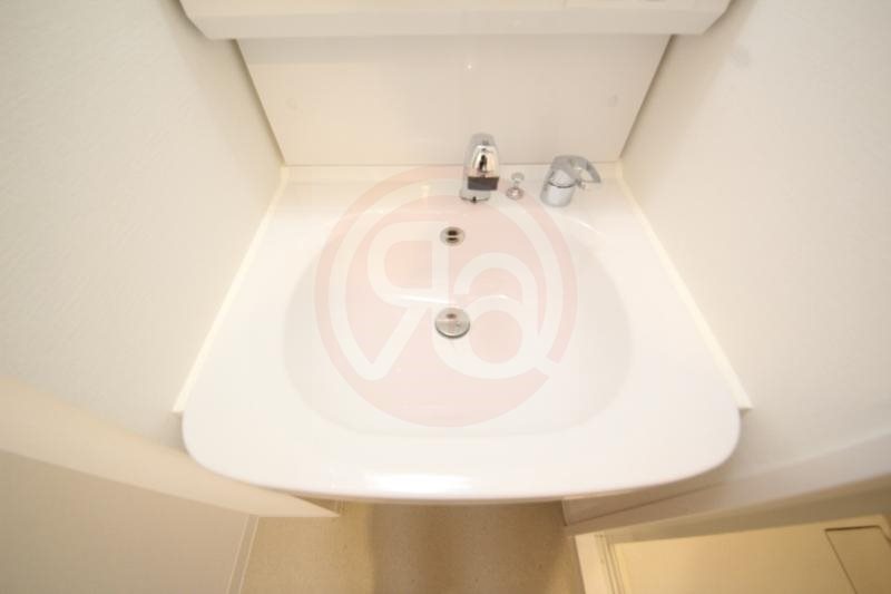 洗面設備　明るい洗面所です