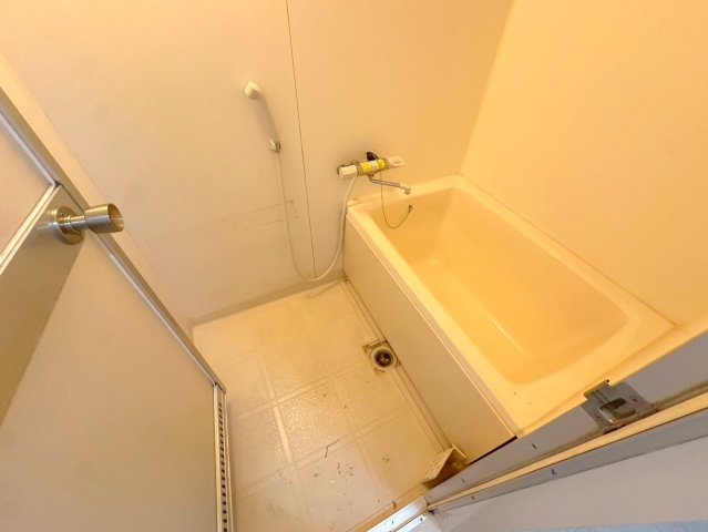 バス・シャワールーム　広めのお風呂は一日の疲れを癒してくれます。