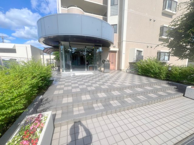 エントランス　綺麗なエントランスです。