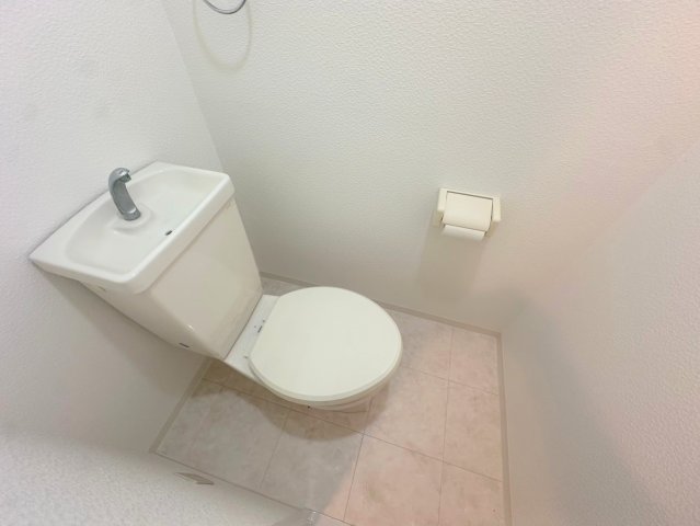 トイレ　清潔感のあるトイレは、誰もがリラックスできる空間です。