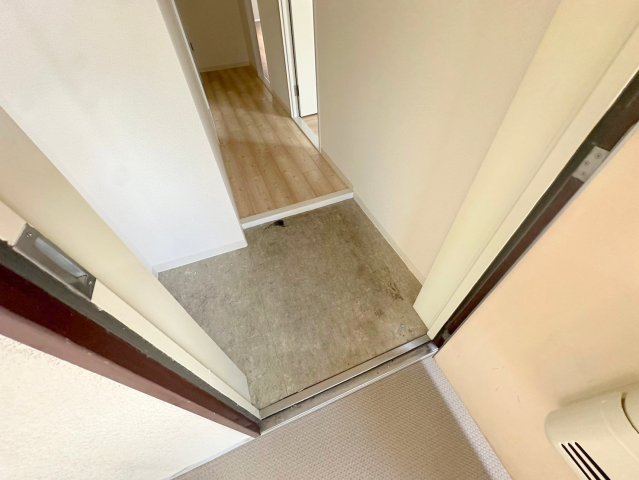 玄関　玄関が大きいと、とても解放感があります。