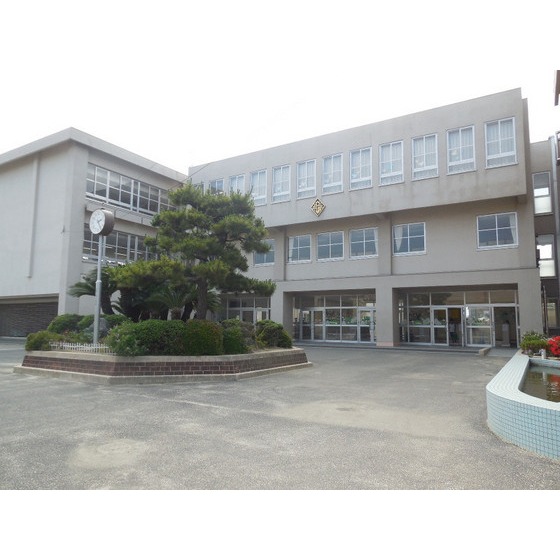 小学校　津市立北立誠小学校（小学校）まで797m