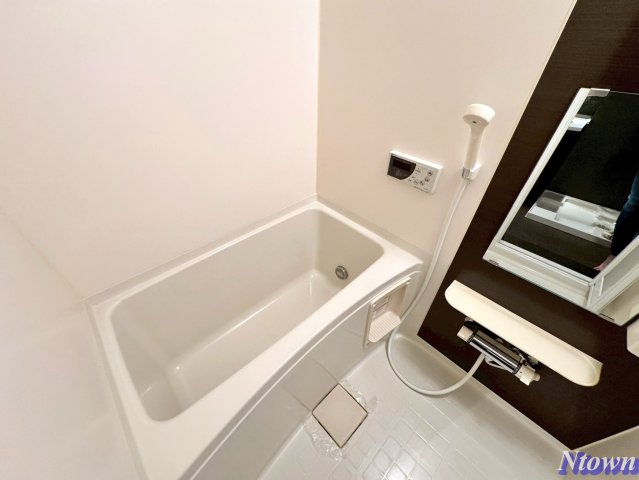 バス・シャワールーム　落ち着いた空間のお風呂です