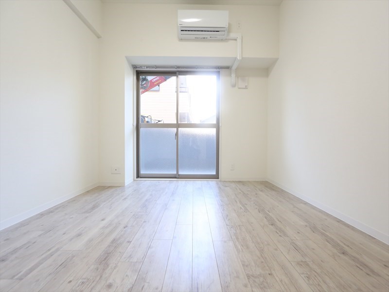 バルコニー　洋室7.8帖　エアコン付　クローゼット付　バルコニー