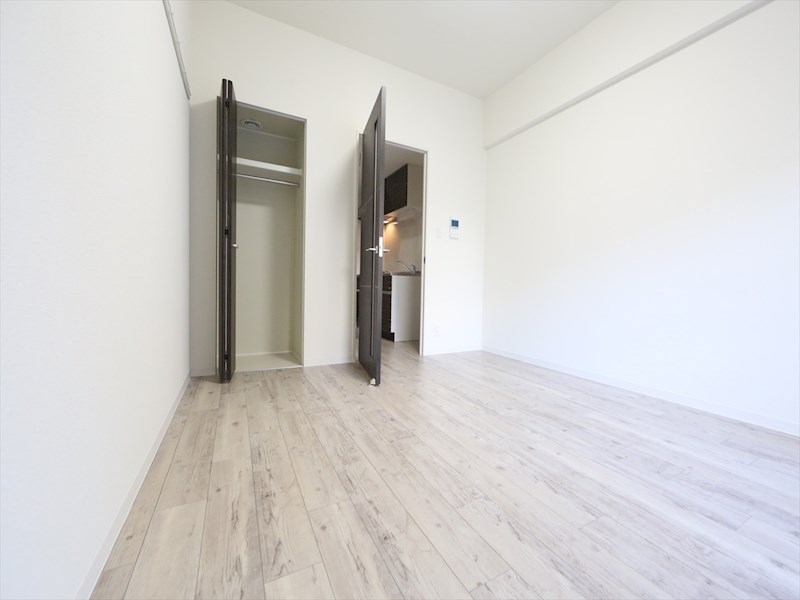 居室・リビング　洋室7.8帖　クローゼット付（収納充実してます）