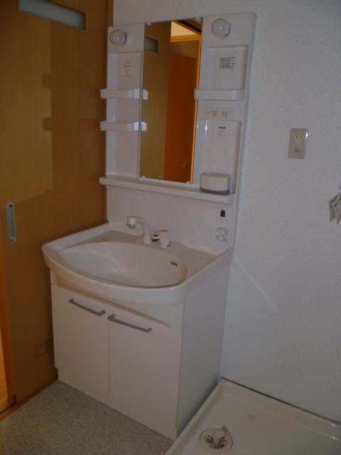 洗面設備　他部屋の写真。現況優先。