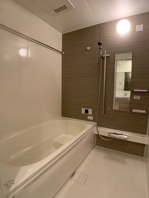 バス・シャワールーム　追い焚き機能・浴室乾燥機付きで便利！