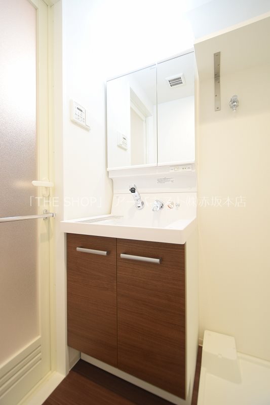 洗面設備　シングルレバーで使い勝手の良い洗面台